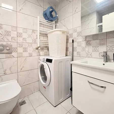 شقة Bright Modern 2br In Kathane اسطنبول